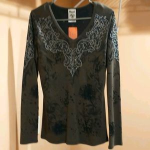 Local brand V-neck long sleeve Tee Large NWT